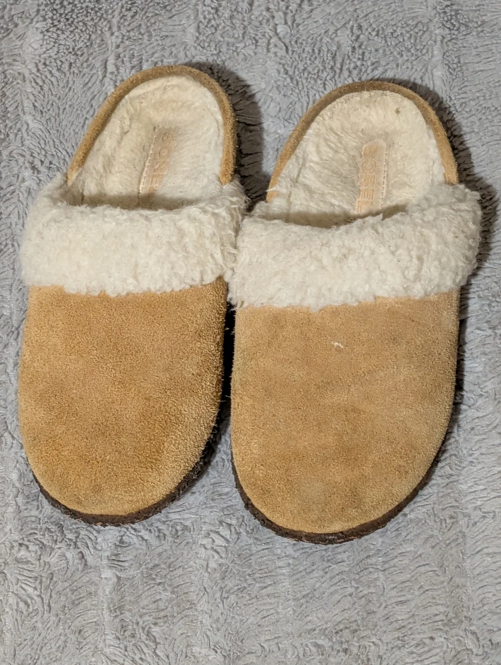Sorel Suede Slip-On Slippers in Camel and Cream Kids Size 3